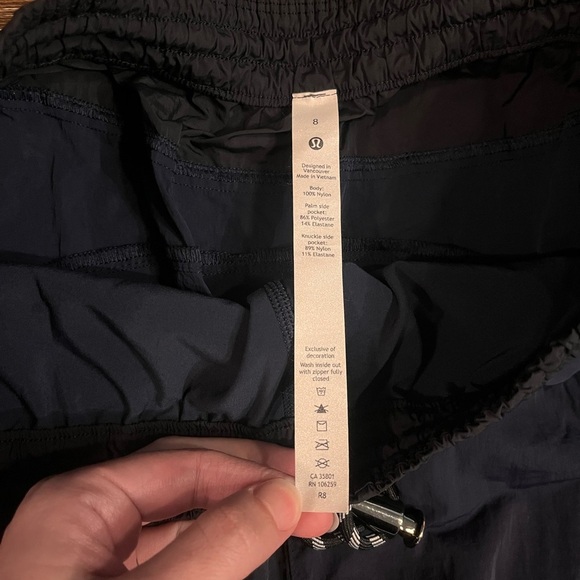 Lululemon Evergreen Track Pant in True Navy / Black Size 8 - Picture 9 of 10